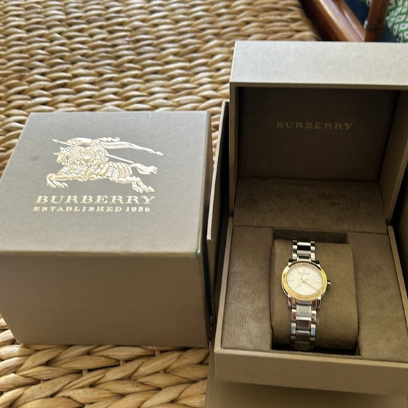 NWT Burberry Two Tone Watch - Picture 10 of 10
